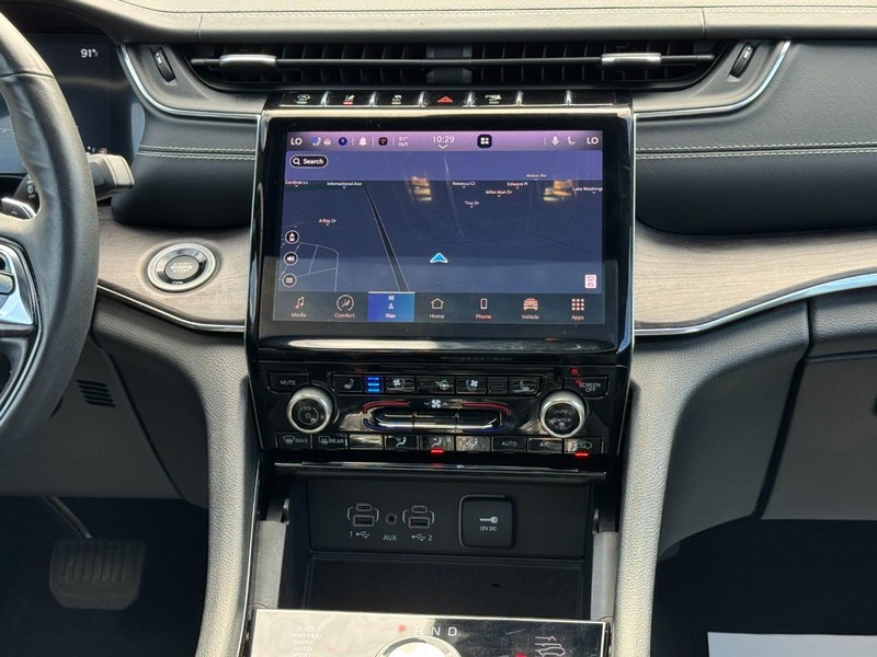 Jeep Grand Cherokee Vehicle Full-screen Gallery Image 13