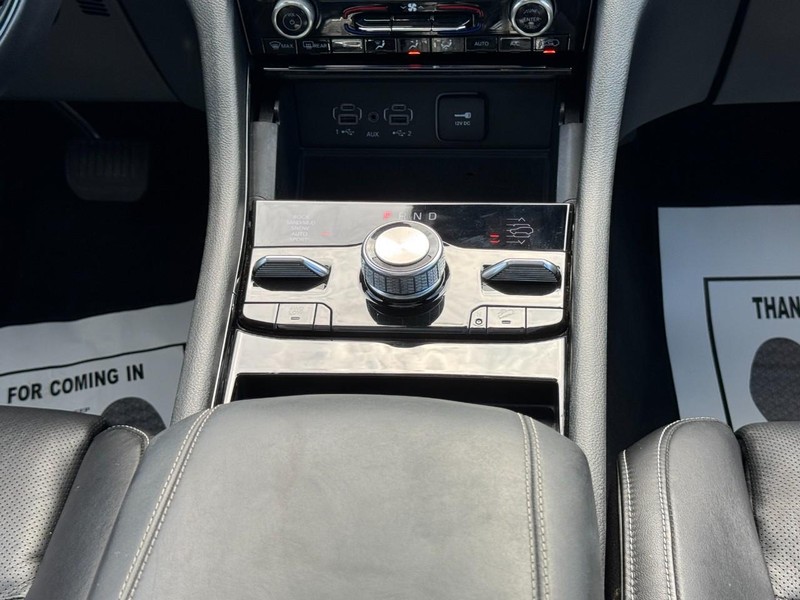 Jeep Grand Cherokee Vehicle Full-screen Gallery Image 14