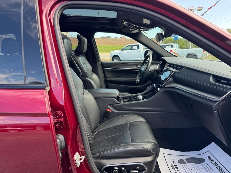 Jeep Grand Cherokee Vehicle Full-screen Gallery Image 15