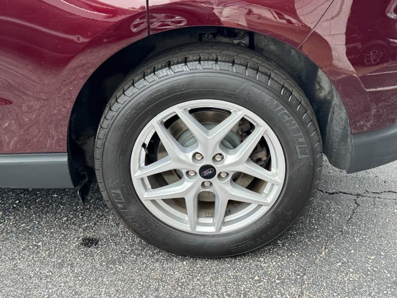 Ford Edge Vehicle Full-screen Gallery Image 07