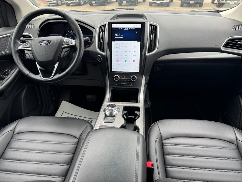 Ford Edge Vehicle Full-screen Gallery Image 11