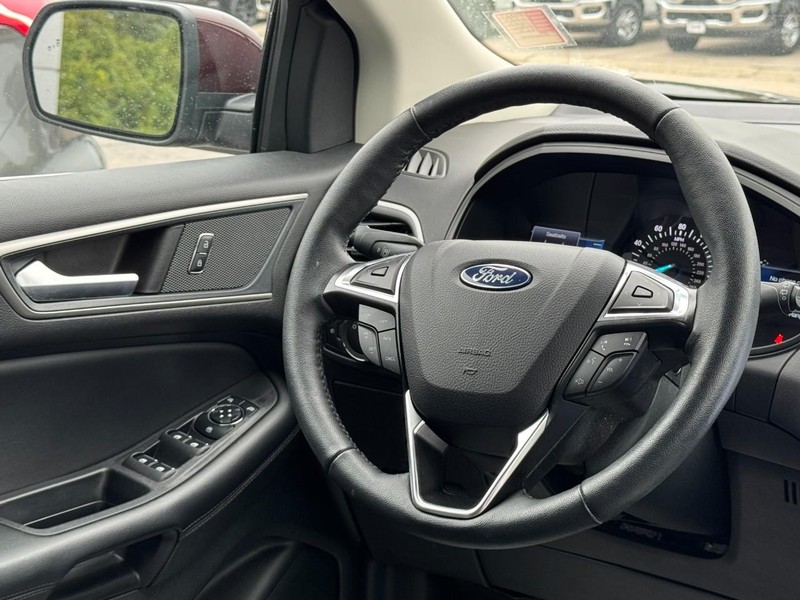 Ford Edge Vehicle Full-screen Gallery Image 12