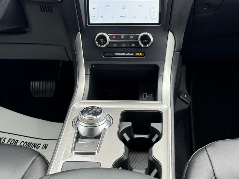 Ford Edge Vehicle Full-screen Gallery Image 14