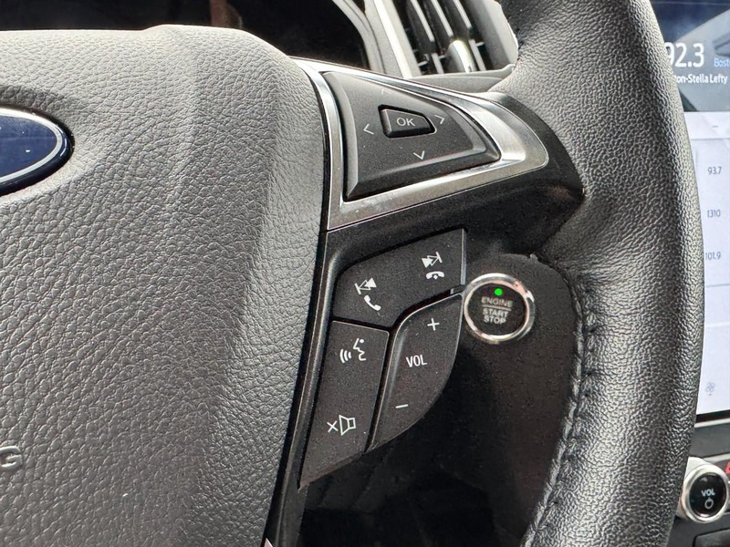 Ford Edge Vehicle Full-screen Gallery Image 17