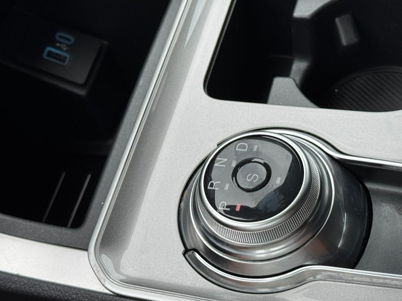 Ford Edge Vehicle Full-screen Gallery Image 19