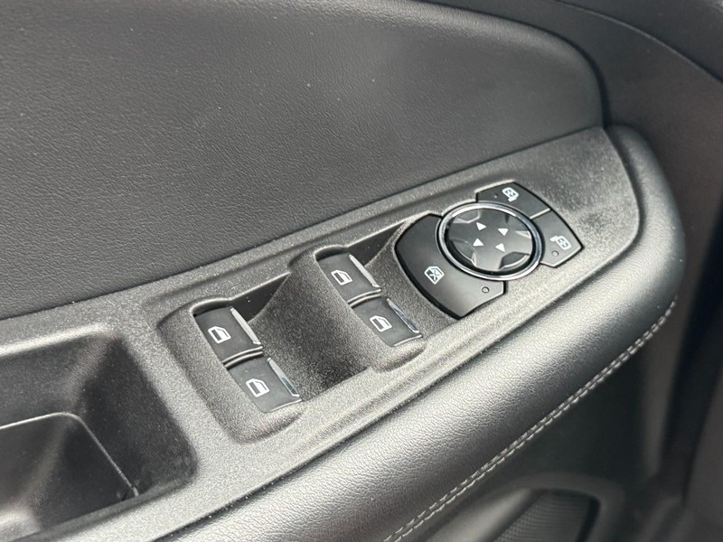 Ford Edge Vehicle Full-screen Gallery Image 22