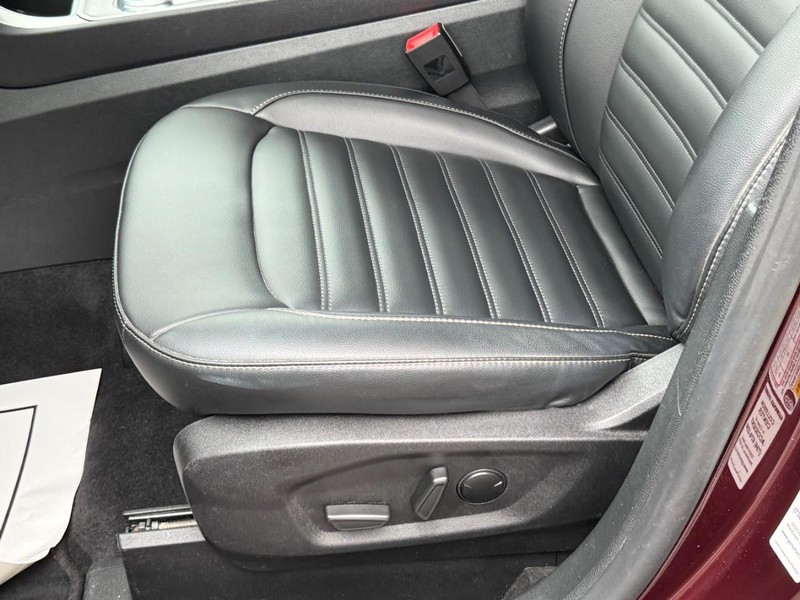 Ford Edge Vehicle Full-screen Gallery Image 23