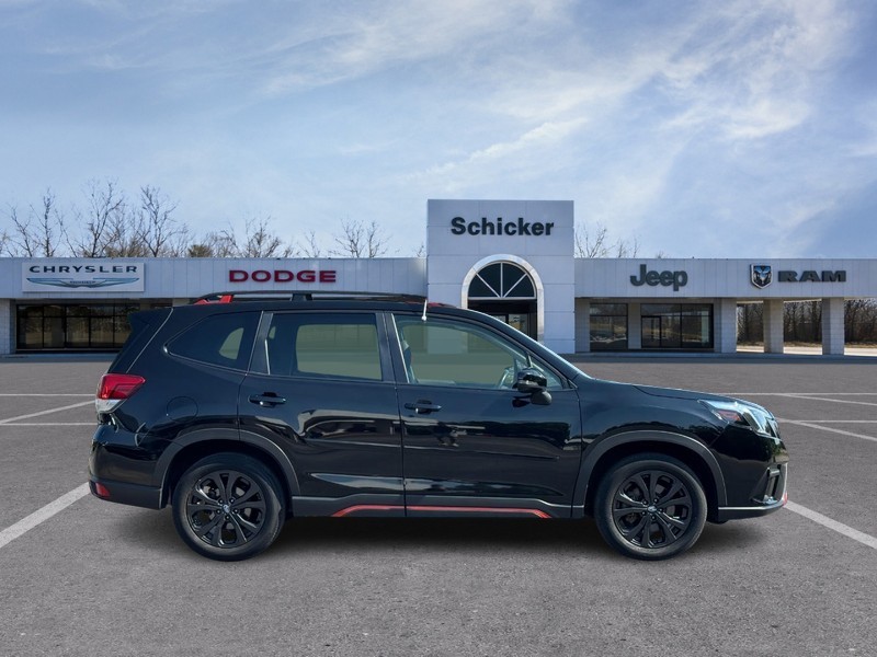 Subaru Forester Vehicle Full-screen Gallery Image 02