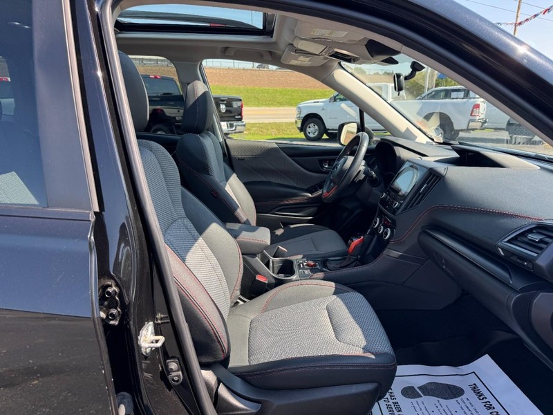 Subaru Forester Vehicle Full-screen Gallery Image 15