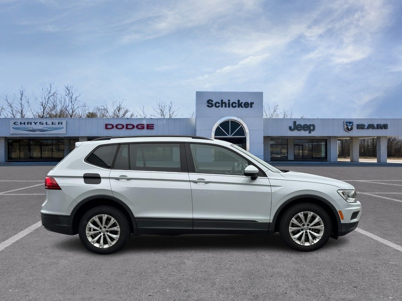 Volkswagen Tiguan Vehicle Full-screen Gallery Image 02