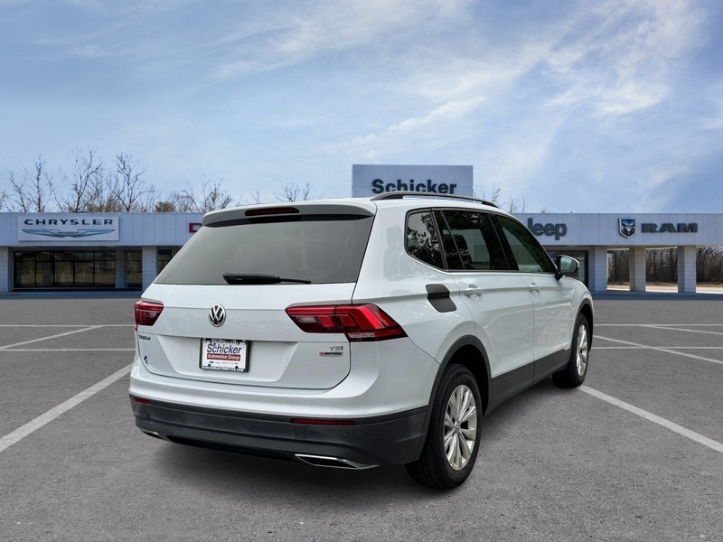 Volkswagen Tiguan Vehicle Full-screen Gallery Image 03