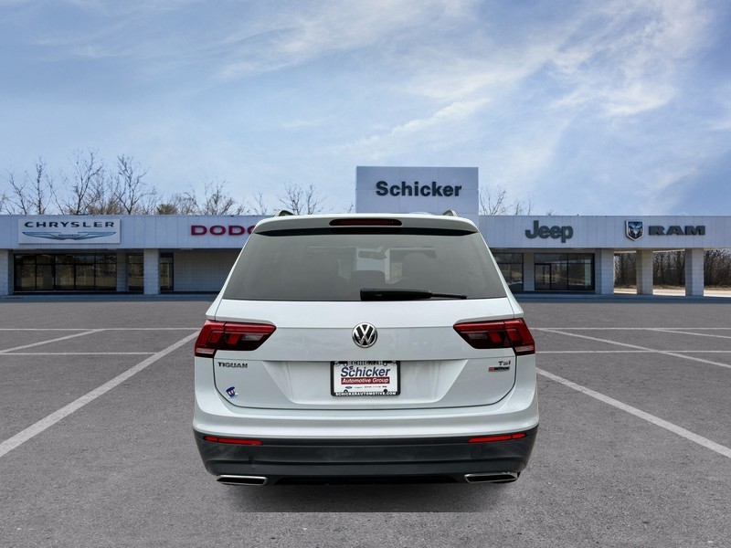 Volkswagen Tiguan Vehicle Full-screen Gallery Image 04