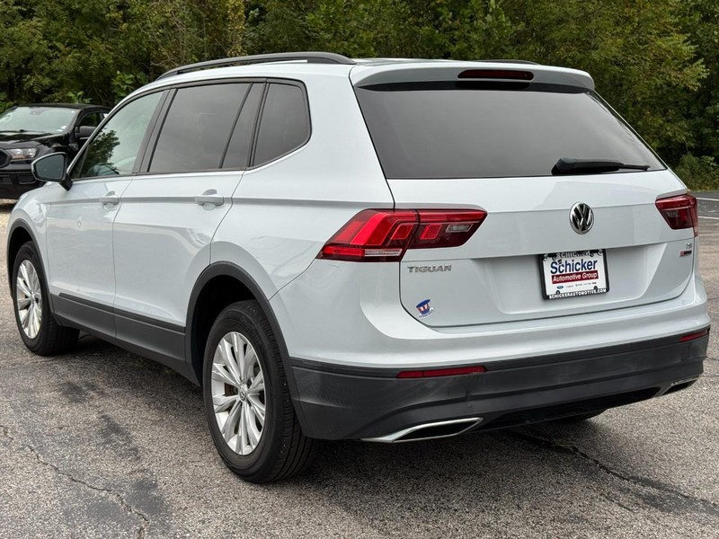 Volkswagen Tiguan Vehicle Full-screen Gallery Image 06