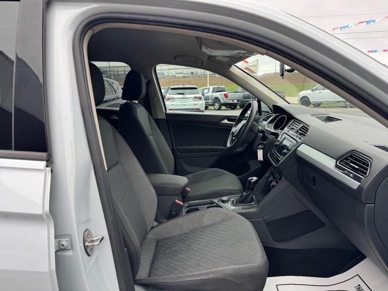 Volkswagen Tiguan Vehicle Full-screen Gallery Image 15
