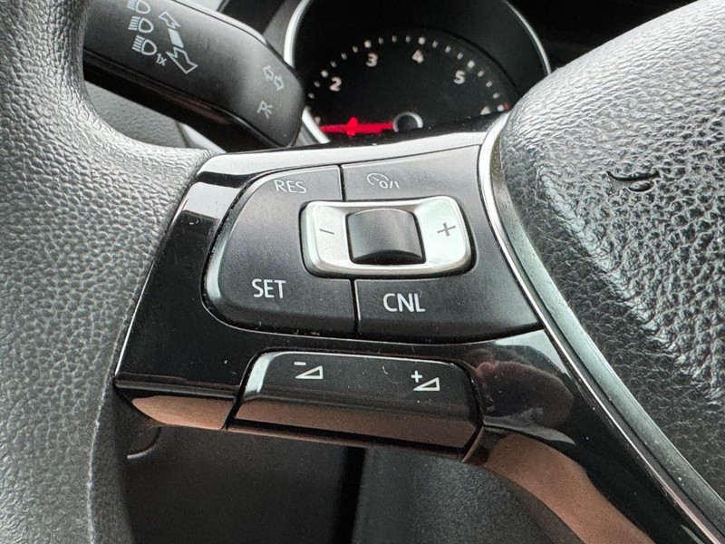 Volkswagen Tiguan Vehicle Full-screen Gallery Image 16