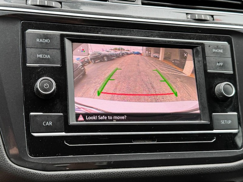 Volkswagen Tiguan Vehicle Full-screen Gallery Image 20
