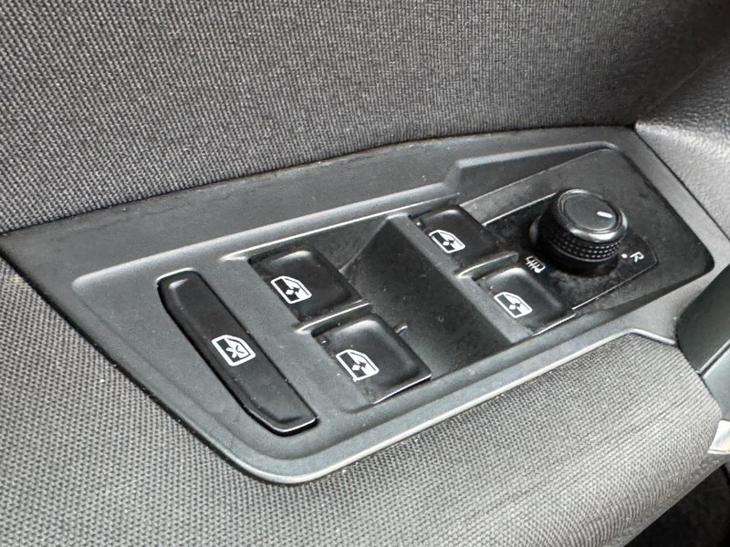 Volkswagen Tiguan Vehicle Full-screen Gallery Image 21