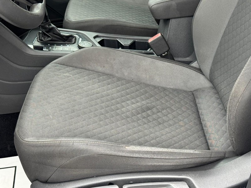 Volkswagen Tiguan Vehicle Full-screen Gallery Image 22