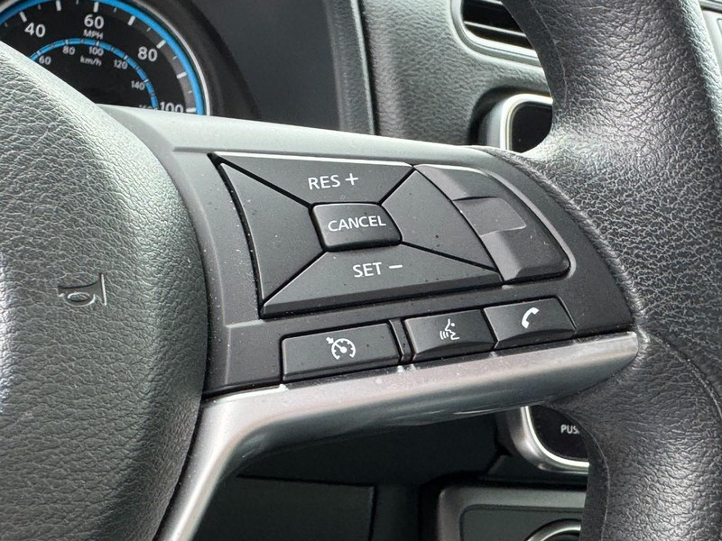 Nissan LEAF Vehicle Full-screen Gallery Image 17