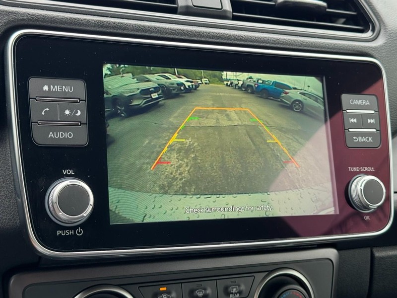 Nissan LEAF Vehicle Full-screen Gallery Image 21