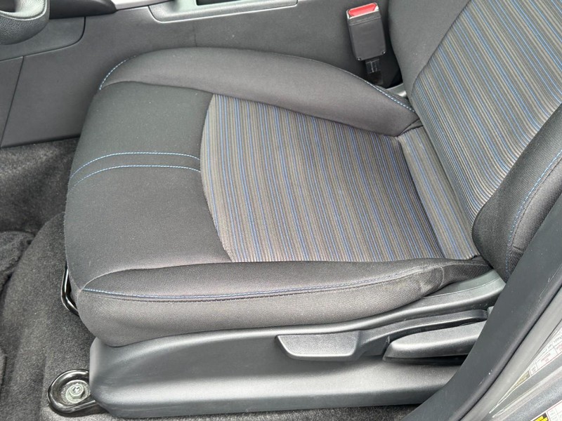 Nissan LEAF Vehicle Full-screen Gallery Image 23