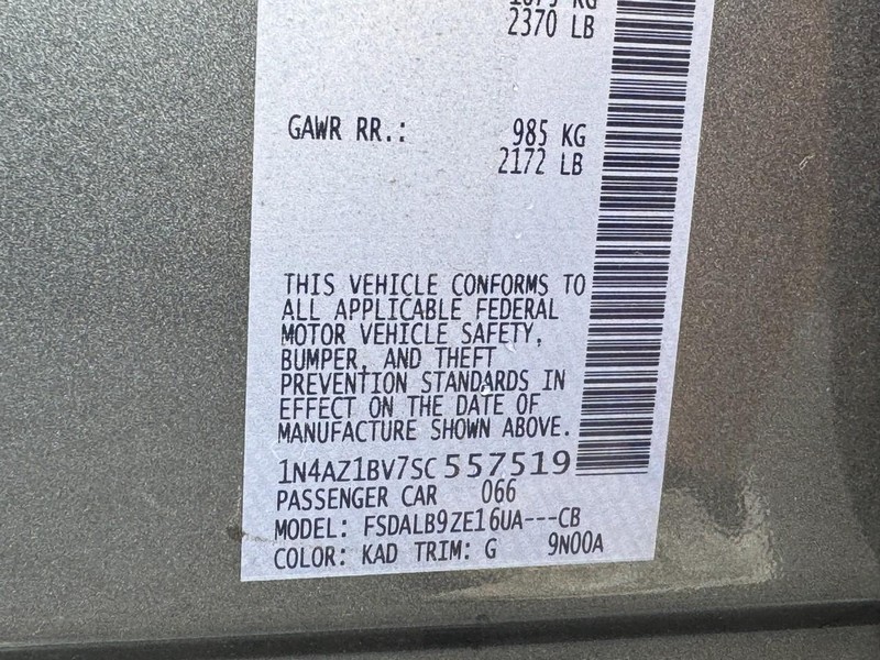 Nissan LEAF Vehicle Full-screen Gallery Image 24