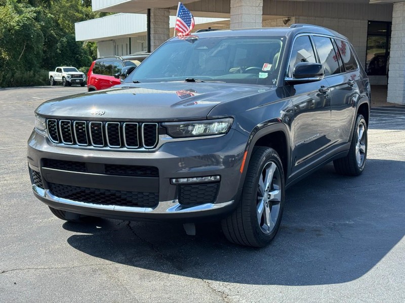 Jeep Grand Cherokee L Vehicle Full-screen Gallery Image 08