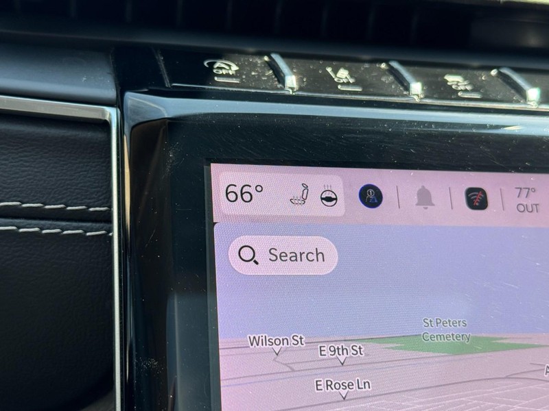 Jeep Grand Cherokee L Vehicle Full-screen Gallery Image 23