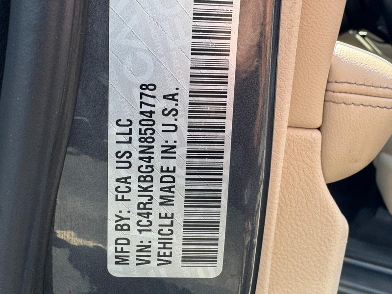 Jeep Grand Cherokee L Vehicle Full-screen Gallery Image 27