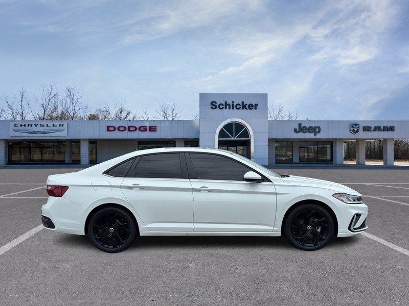Volkswagen Jetta Vehicle Full-screen Gallery Image 02