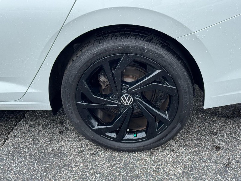 Volkswagen Jetta Vehicle Full-screen Gallery Image 07