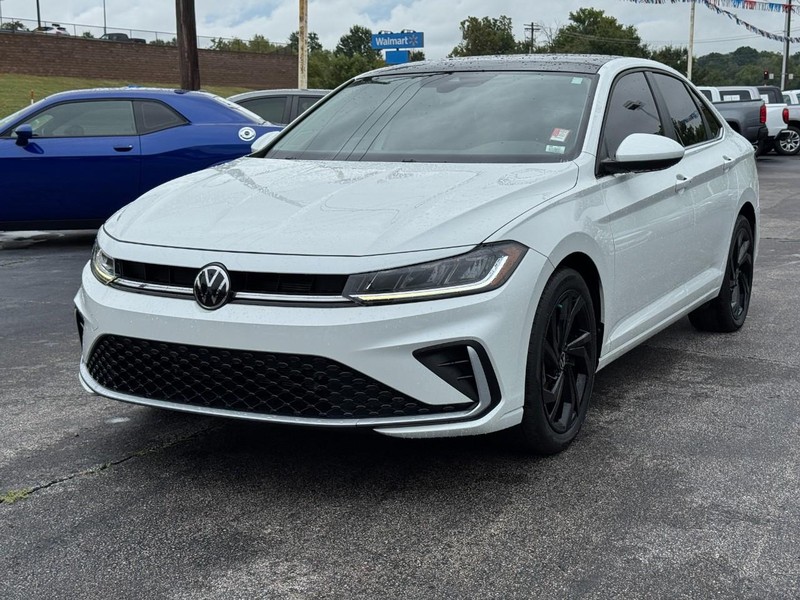 Volkswagen Jetta Vehicle Full-screen Gallery Image 08
