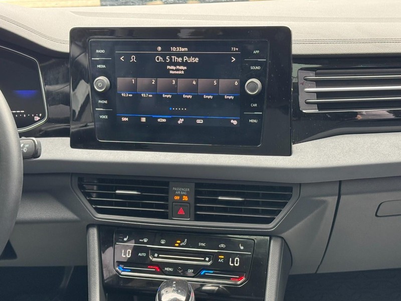 Volkswagen Jetta Vehicle Full-screen Gallery Image 13