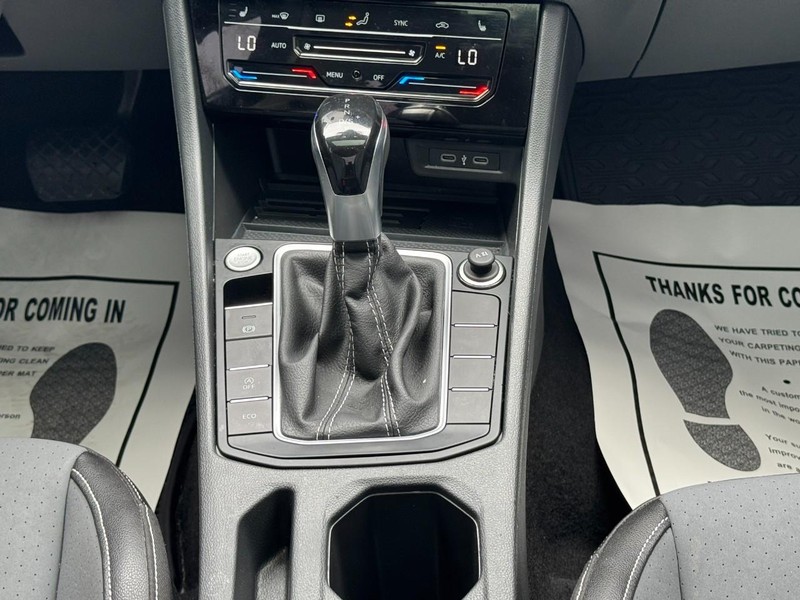 Volkswagen Jetta Vehicle Full-screen Gallery Image 14