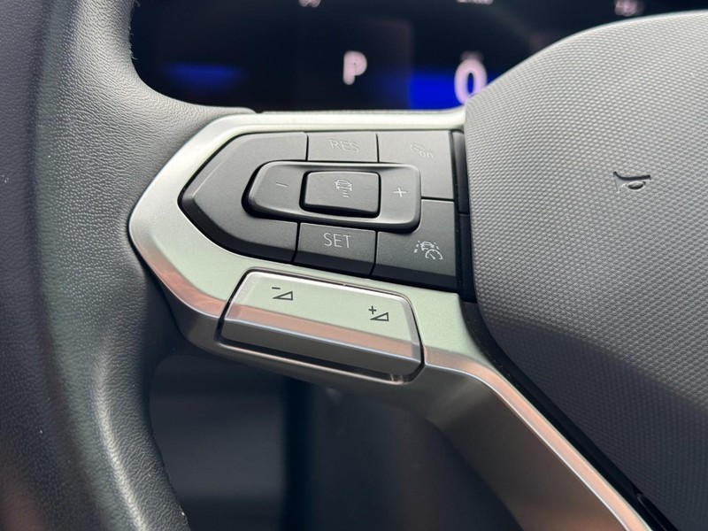 Volkswagen Jetta Vehicle Full-screen Gallery Image 16