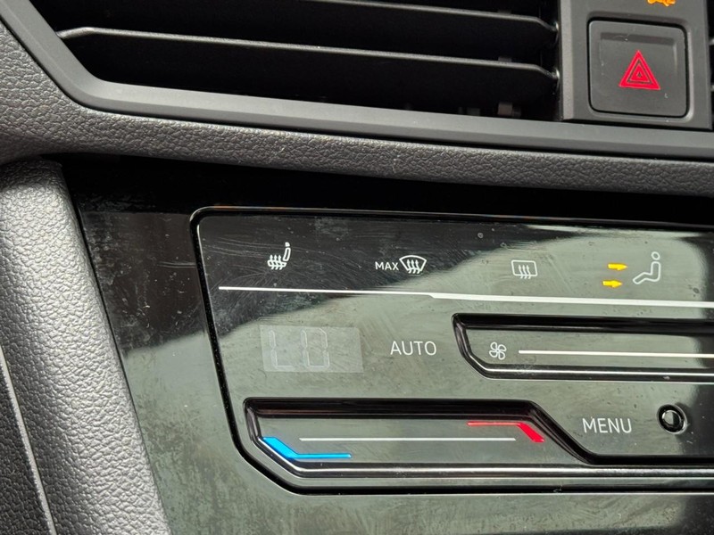 Volkswagen Jetta Vehicle Full-screen Gallery Image 19