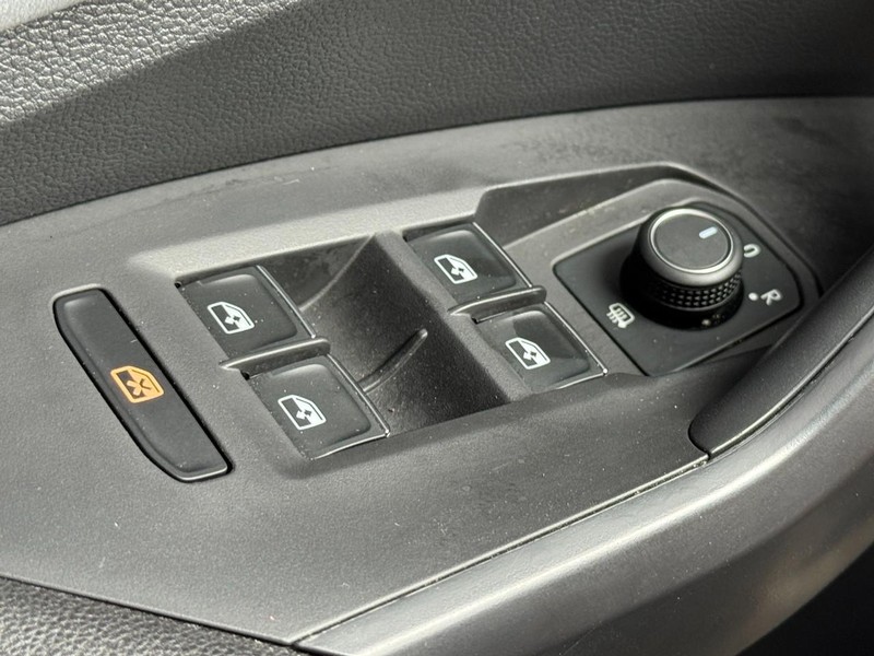 Volkswagen Jetta Vehicle Full-screen Gallery Image 21