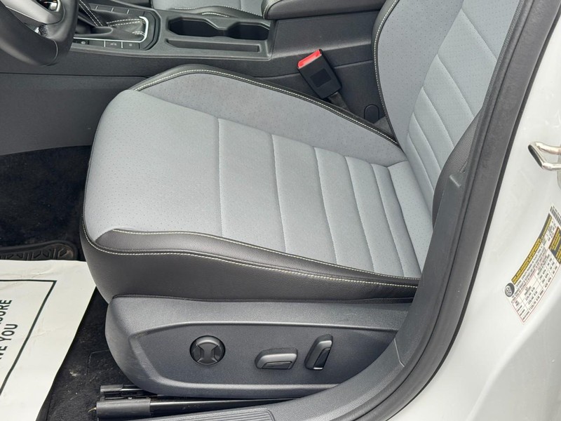 Volkswagen Jetta Vehicle Full-screen Gallery Image 22