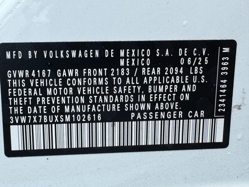 Volkswagen Jetta Vehicle Full-screen Gallery Image 23