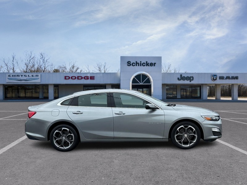 Chevrolet Malibu Vehicle Full-screen Gallery Image 02