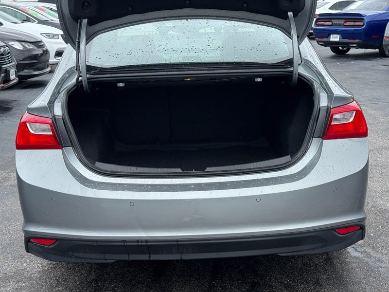 Chevrolet Malibu Vehicle Full-screen Gallery Image 05