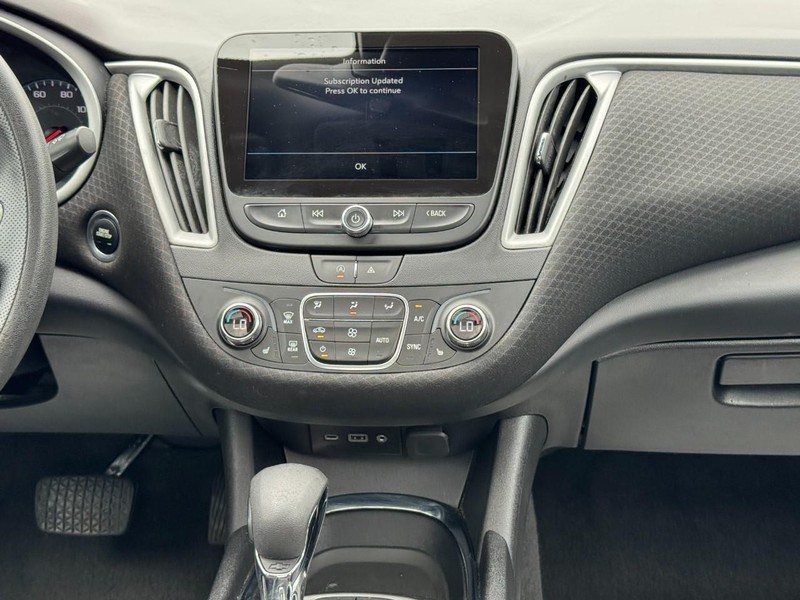 Chevrolet Malibu Vehicle Full-screen Gallery Image 13