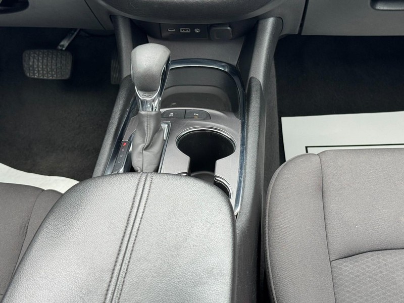 Chevrolet Malibu Vehicle Full-screen Gallery Image 14