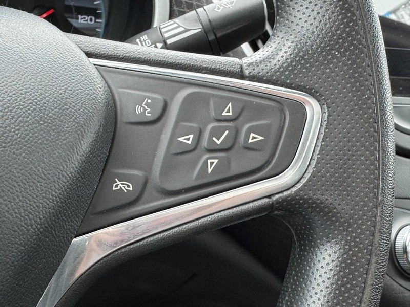 Chevrolet Malibu Vehicle Full-screen Gallery Image 17