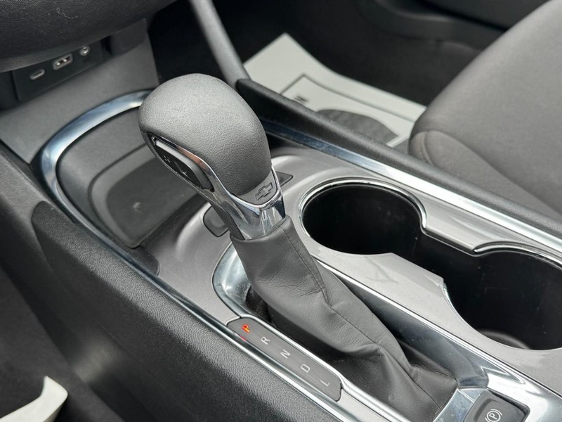 Chevrolet Malibu Vehicle Full-screen Gallery Image 19