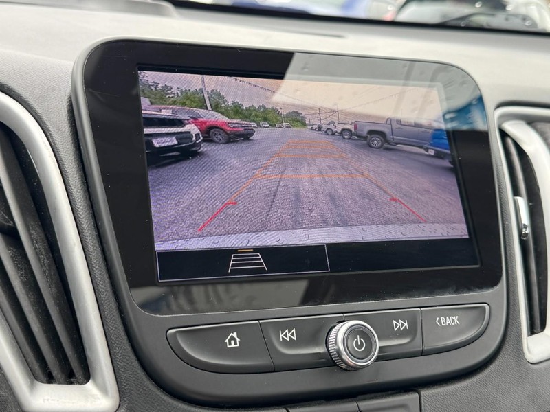 Chevrolet Malibu Vehicle Full-screen Gallery Image 21