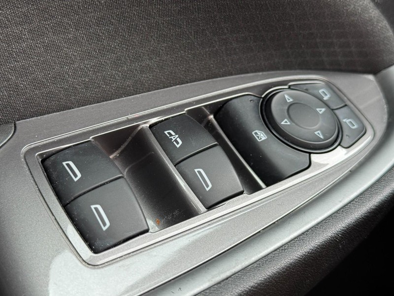 Chevrolet Malibu Vehicle Full-screen Gallery Image 22