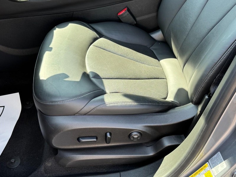 Buick Envision Vehicle Full-screen Gallery Image 23