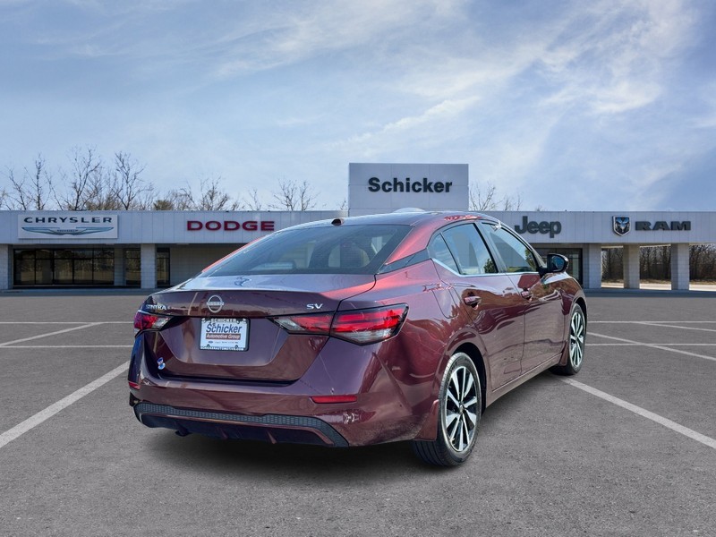 Nissan Sentra Vehicle Full-screen Gallery Image 03