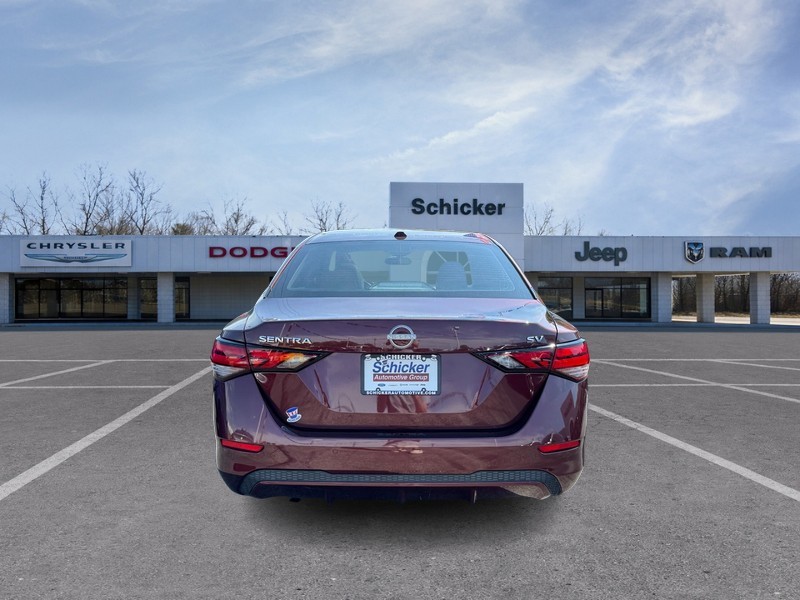 Nissan Sentra Vehicle Full-screen Gallery Image 04